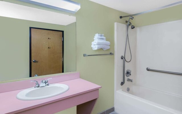 Coratel Inn & Suites By Jasper Newton