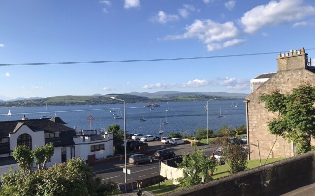 Beautiful 3-bed Apartment in Gourock