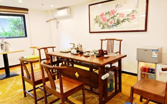 Ke  Du Hui  The hiliday inn