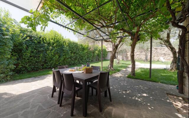Quiet property set in a genuine context between nature and culture.-CASA PARIS