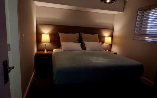 Blou Inn - Century City