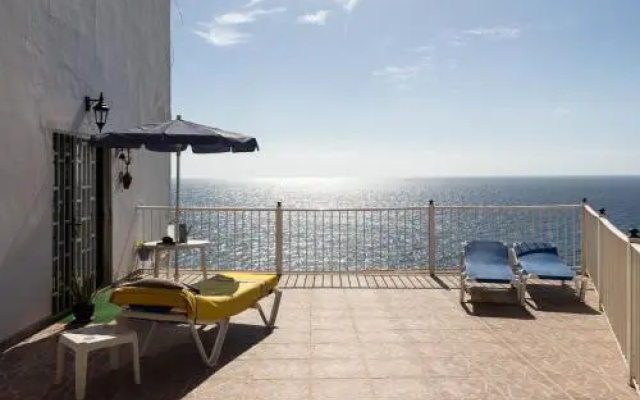 Studio Apartment with Sea View And Pool
