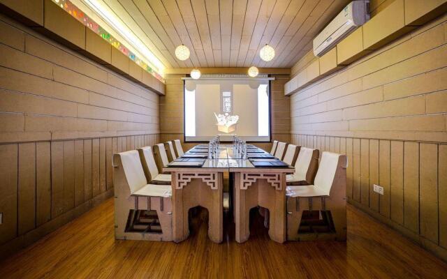 Cartonking Art Inn