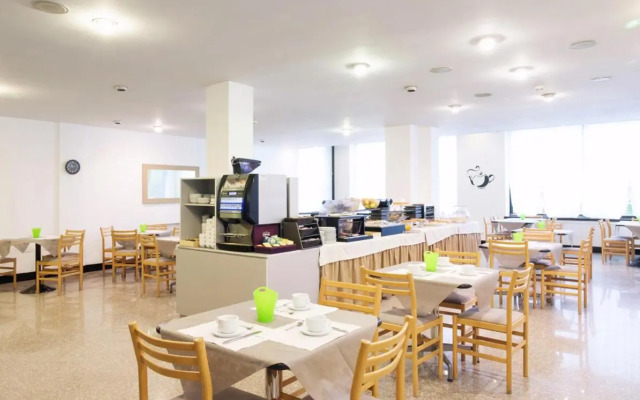Hotel Junior