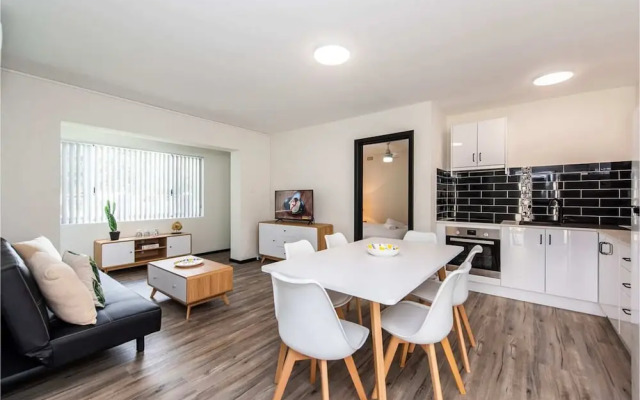 Stylish Apartment in Leafy South Perth