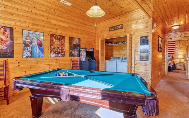 Smoky Mountain Retreat - Five Bedroom Cabin