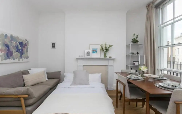 Light Filled Studio With View of Regents Park