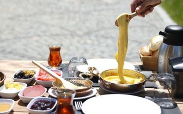 Ayder Altiparmak  Suit