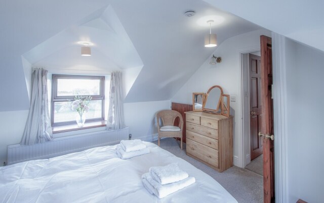 Stormy Castle - 6 Bedroom - Llangenith
