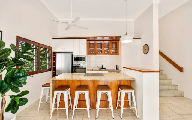 Melaleuca Hideaway - Beach Pool Free Parking