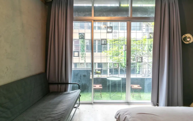 Zhelter Hostel Bangkok by ZUZU