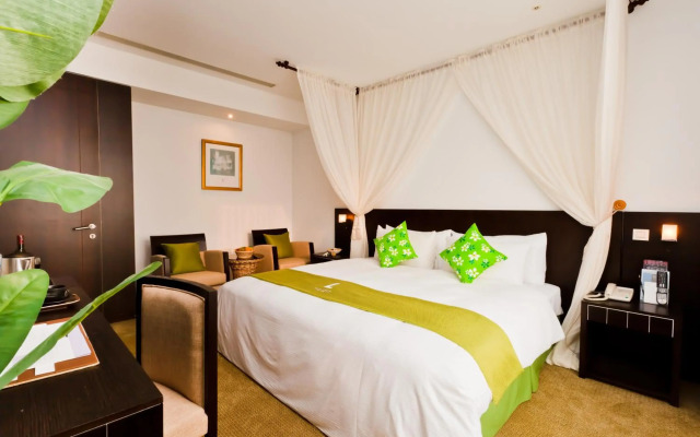 The Loft Seaside Suites