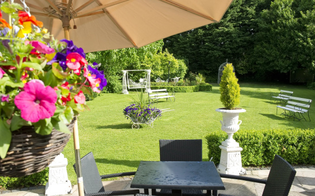 Headfort Arms Hotel