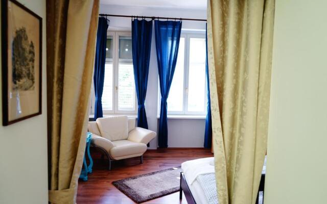 Arnie Apartman