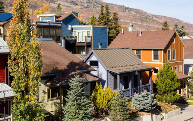 Abode at Town Lift 815