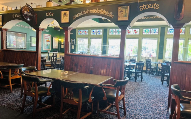 County Clare Irish Hotel & Pub