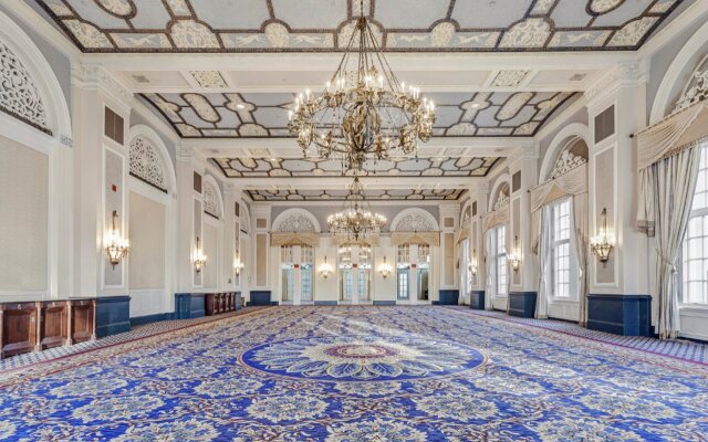 Fairmont Hotel Macdonald