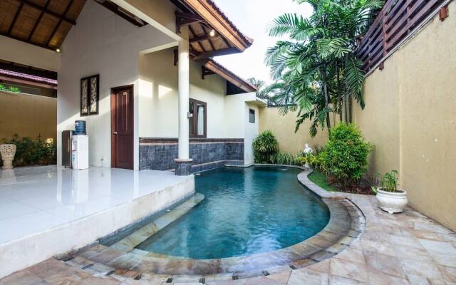 8-BR Private Pool Villa Walk to Seminyak Beach