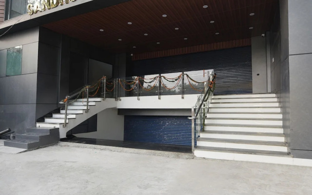Fabhotel Evergreen