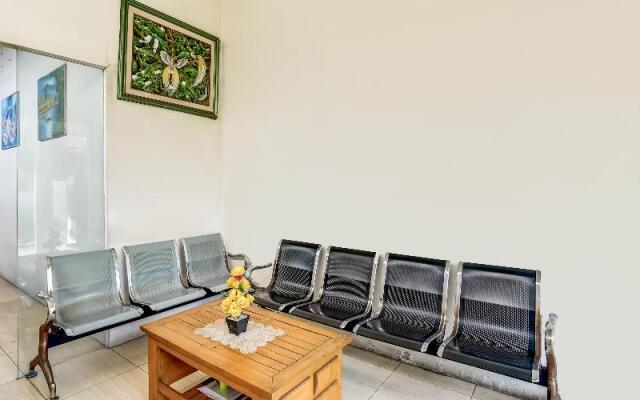 Oyo 91361 Benlin D'kost Syariah