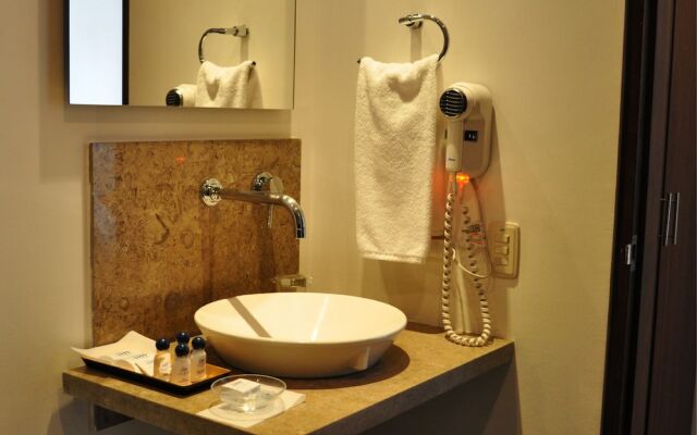 Hotel Hill House Suites