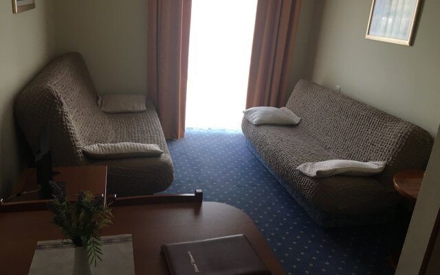 Hotel Dobrovit