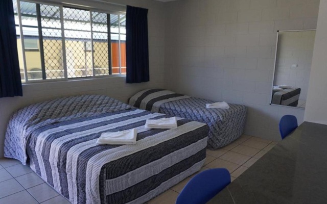 YAL Cairns - A Motel that makes a difference – Guest Rooms – Manunda