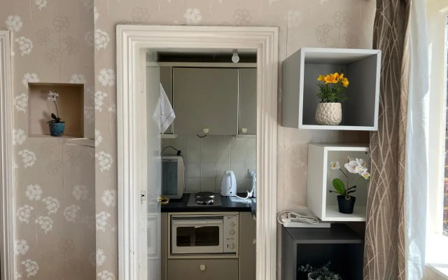 Super Located Studio in South Ken at Chelsea Cloister