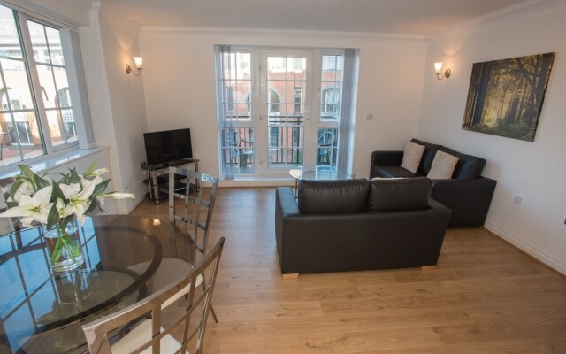 Celador Apartments - Riverside House Serviced Apartments