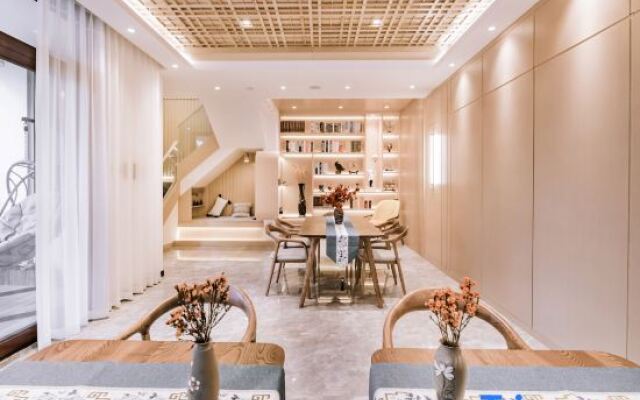 Yansheng Jingyue Designer Hot Spring B & B