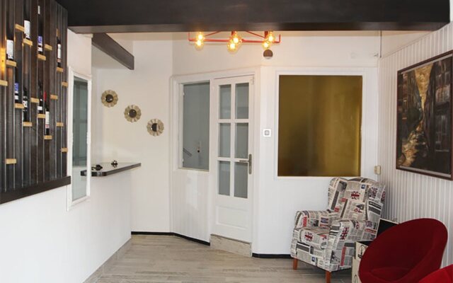 Hostal Emporda