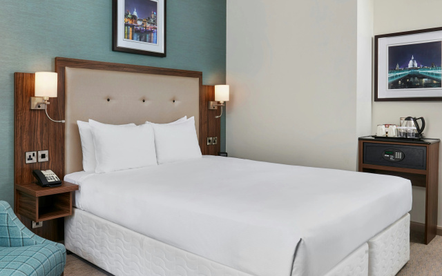Doubletree by Hilton Angel Kings Cross - Image 3