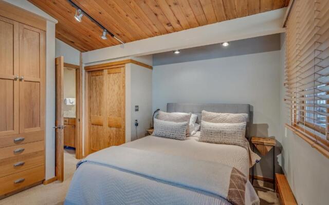 Laurelwood Condominiums Studio Premier Unit 114