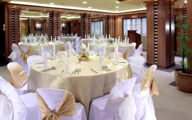 Herald Suites Solana