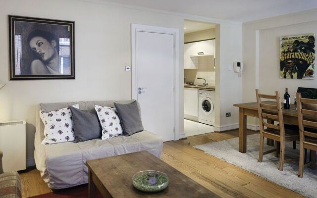 MetroStays - Temple Bar 16