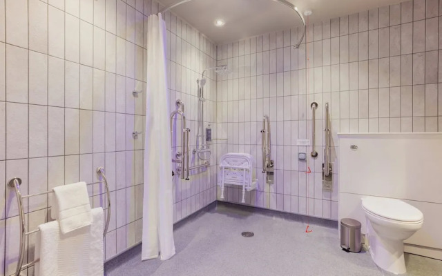 Premier Inn Bristol Parkway - M32