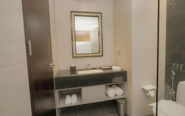 Whiz Luxe Hotel Spazio Surabaya