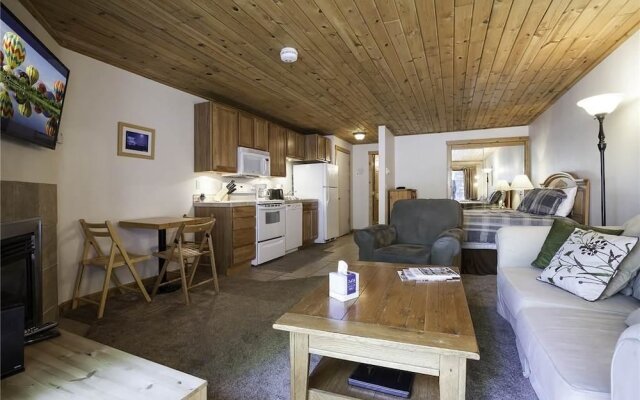 Scandinavian Lodge And Condominiums by Pioneer Ridge Mgmt