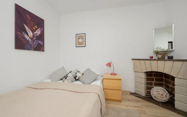 City Flowers Apartment Warsaw by Renters