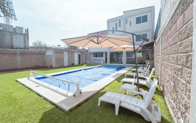 New Comfortable Retreat. Pool & BBQ