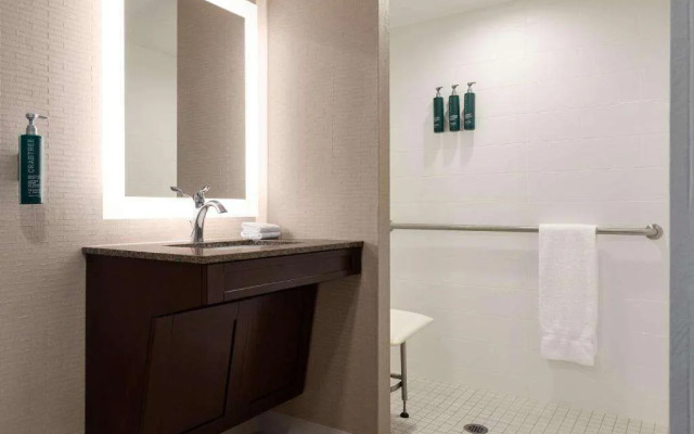 DoubleTree by Hilton New York LaGuardia Airport