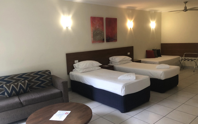 Cairns Queenslander Hotel & Apartments – Guest Rooms – Cairns