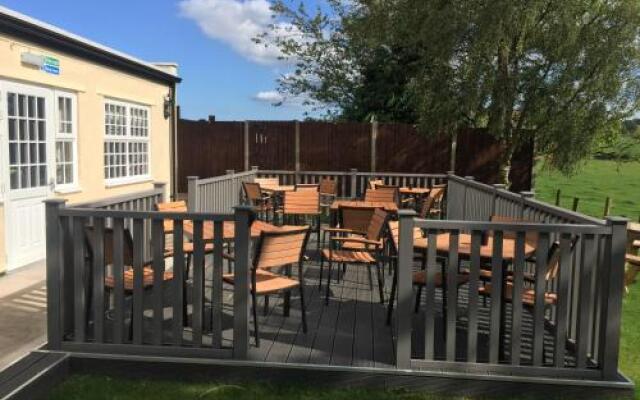 The Three Horseshoes