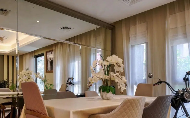 KOHH – 3BR Townhouse in Claret