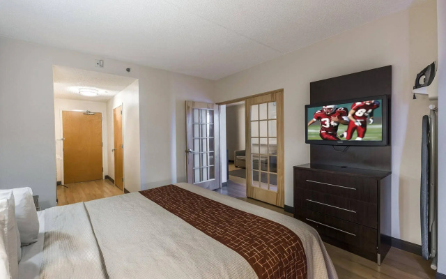 Red Roof Inn PLUS+ Long Island - Garden City
