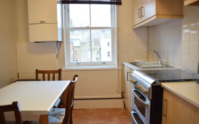 Spacious 3 Bedroom Flat In Covent Garden