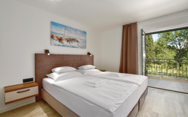 Amazing Home in Omis with Hot Tub, Sauna & WiFi