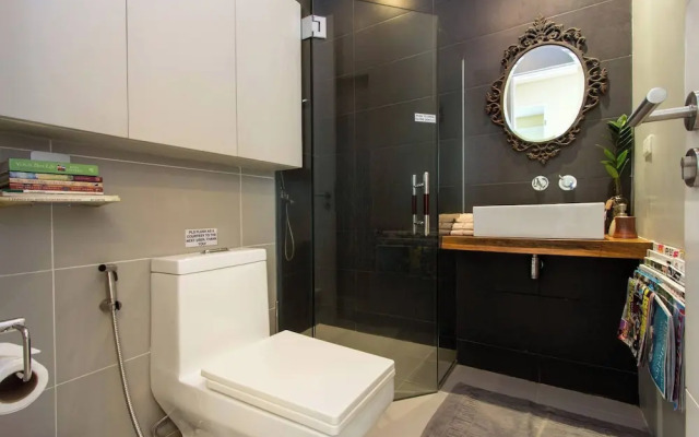 Elegant 2BR Apartment in Upscale Fort BGC Fast Wifi