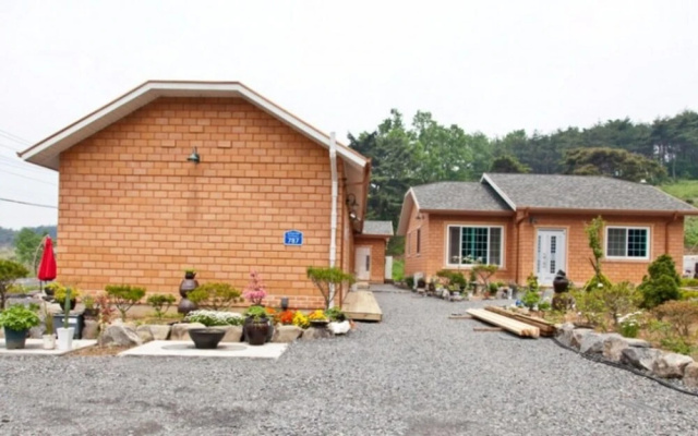 Boryeong Woori Hwangto Pension