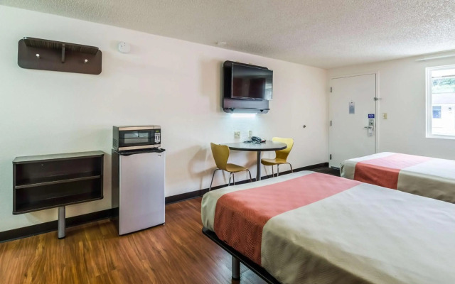 Motel 6 Troutville, VA